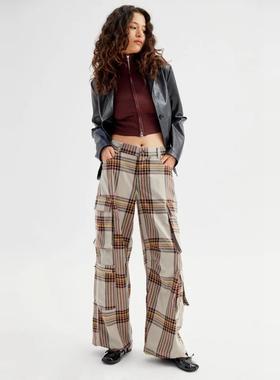 UO 热销美剧同款 酷炫多口袋宽松中低腰工装阔腿裤79美金