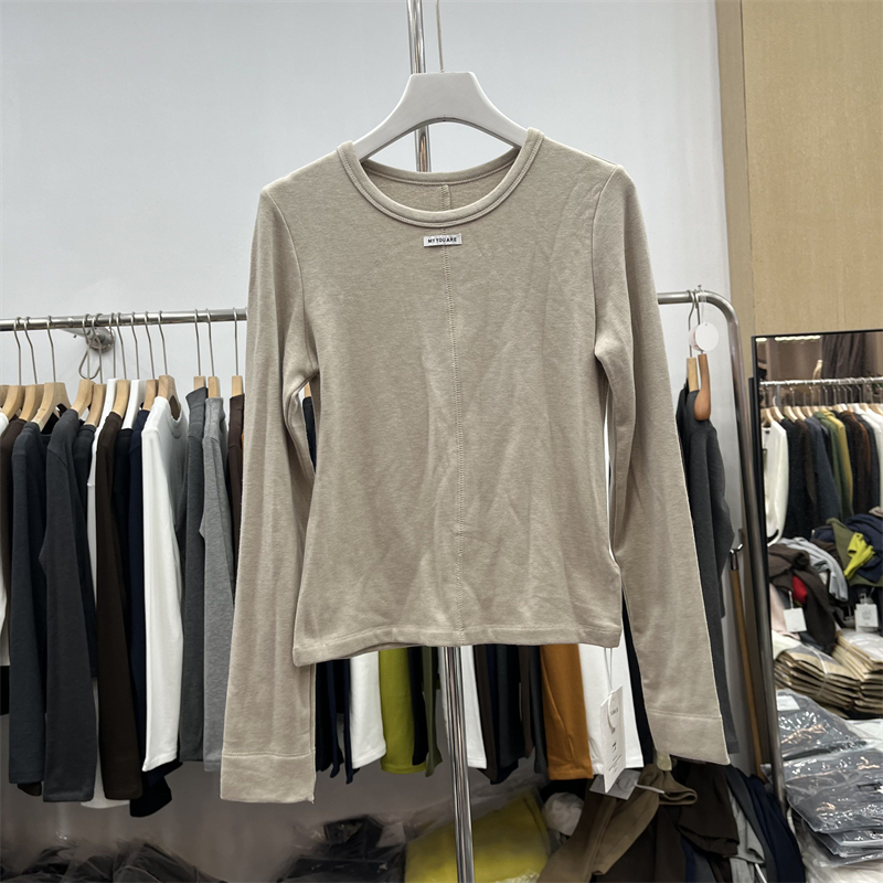 yuanxi元熙8300加绒带标圆领长袖T恤女修身显瘦简约打底衫冬新款