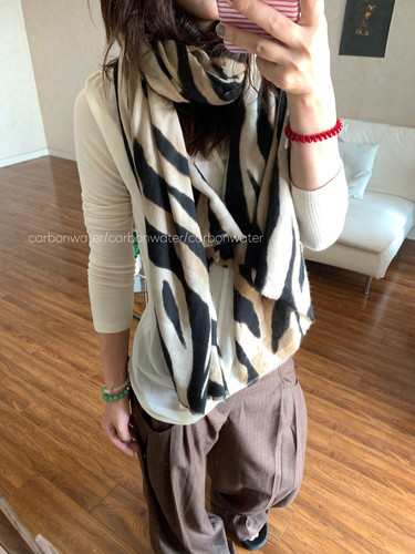 Carbon Water复古高级斑马纹围巾女秋冬保暖百搭围脖披肩两用