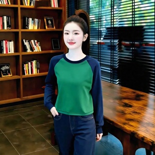 绿色正肩宽松T恤早秋装女款2026新款长袖圆领俏皮韩系chic小上衣