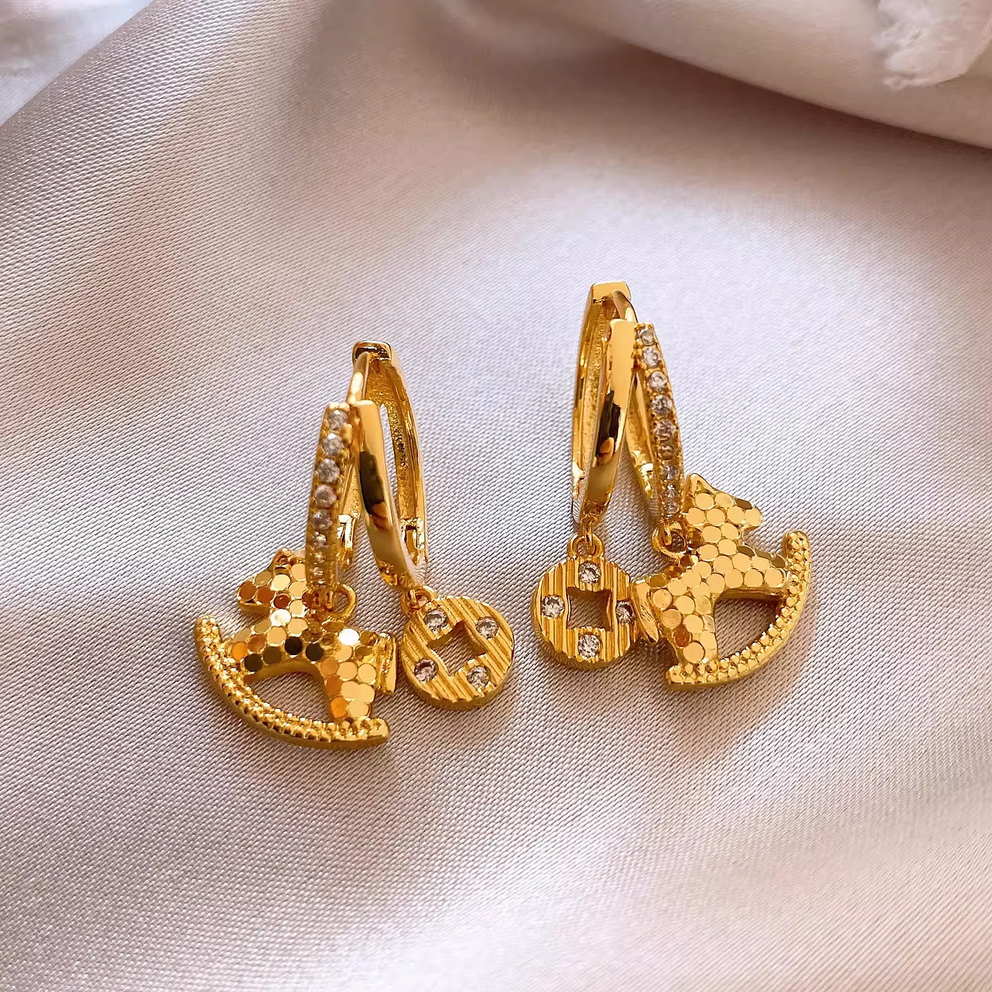 2026新款爆款马上有钱小马钱币耳环女马年轻奢高级感耳钉新年耳饰,饰品/流行首饰/时尚饰品新,耳环,淘宝优惠券,粉丝福利购,淘宝优惠卷