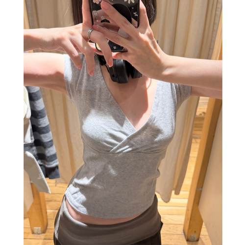 BM纯欲V领短袖修身显瘦T恤女夏