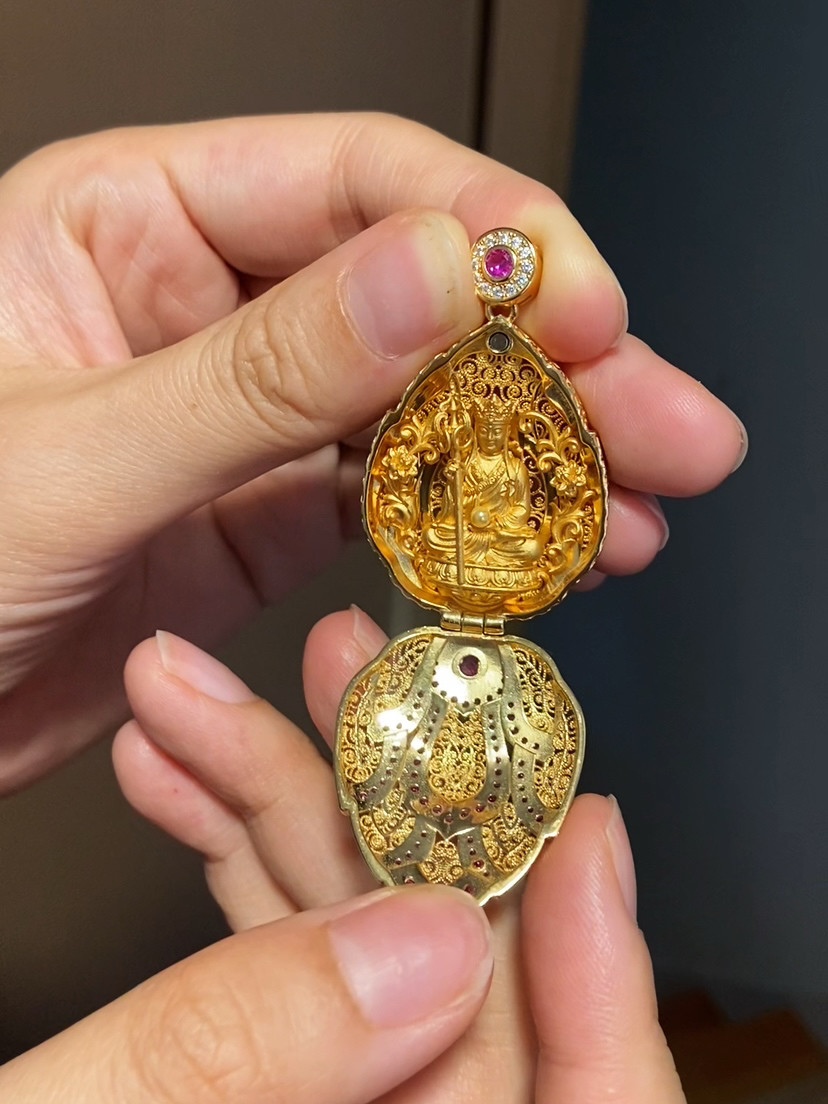 地藏王银镀金色男女通用中国风文玩本命佛像嘎乌盒吊坠
