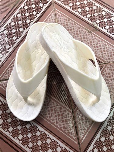 泰国橡胶白色防滑拖鞋