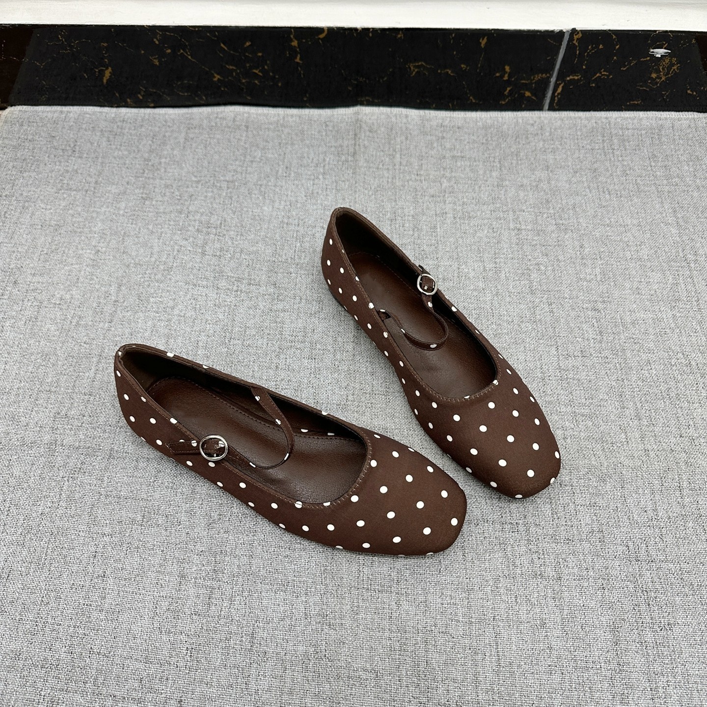 出口外贸 波点平底玛丽珍女鞋大码方头简约百搭一字扣浅口单鞋