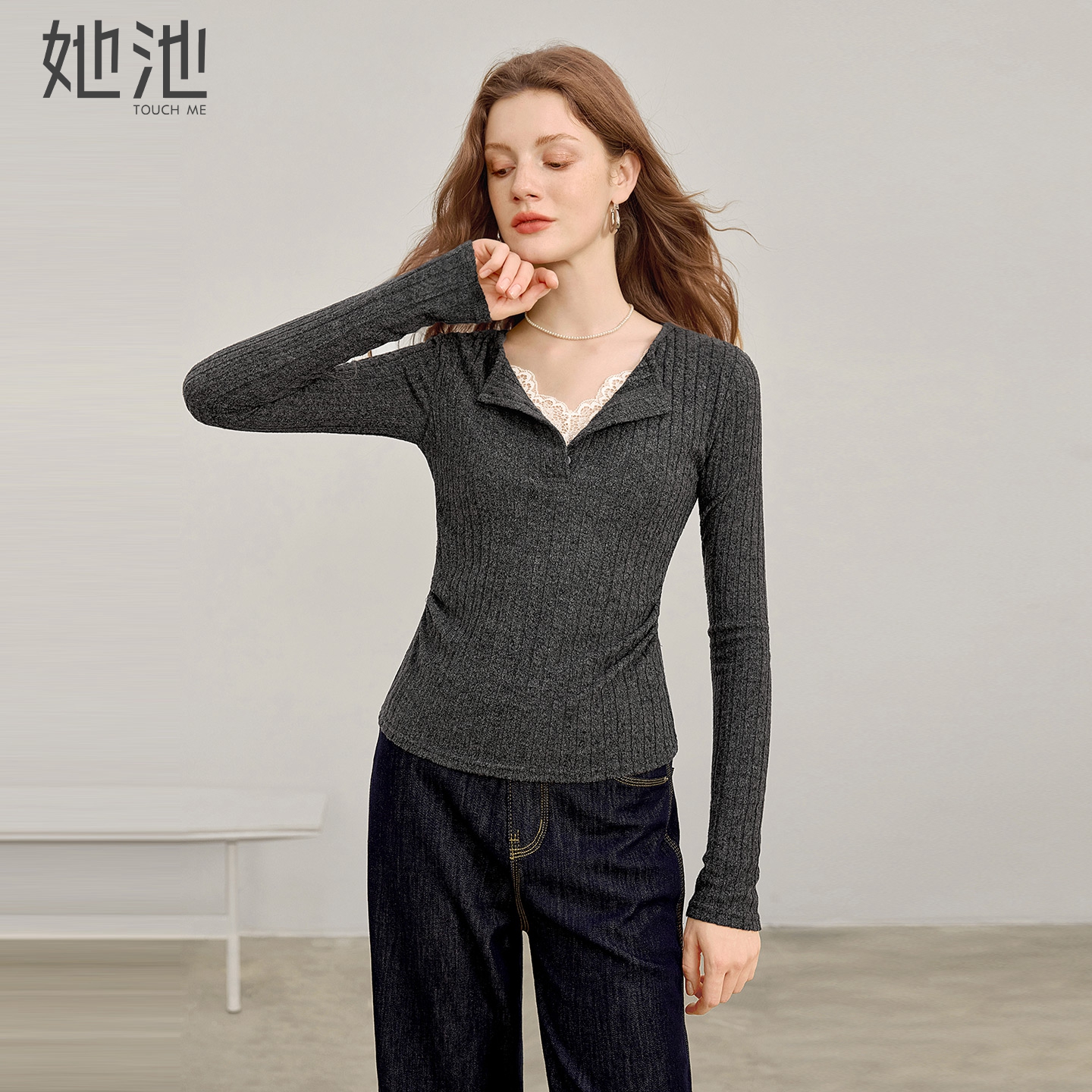 她池设计感蕾丝拼接假两件打底衫