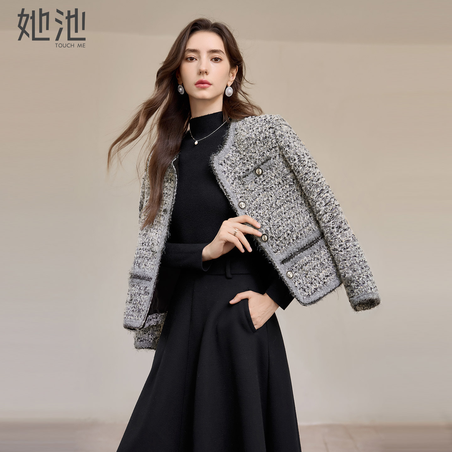 她池小香风圆领单排扣短款外套