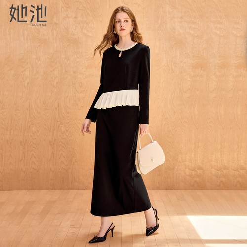 她池撞色上衣搭半身裙时尚套装