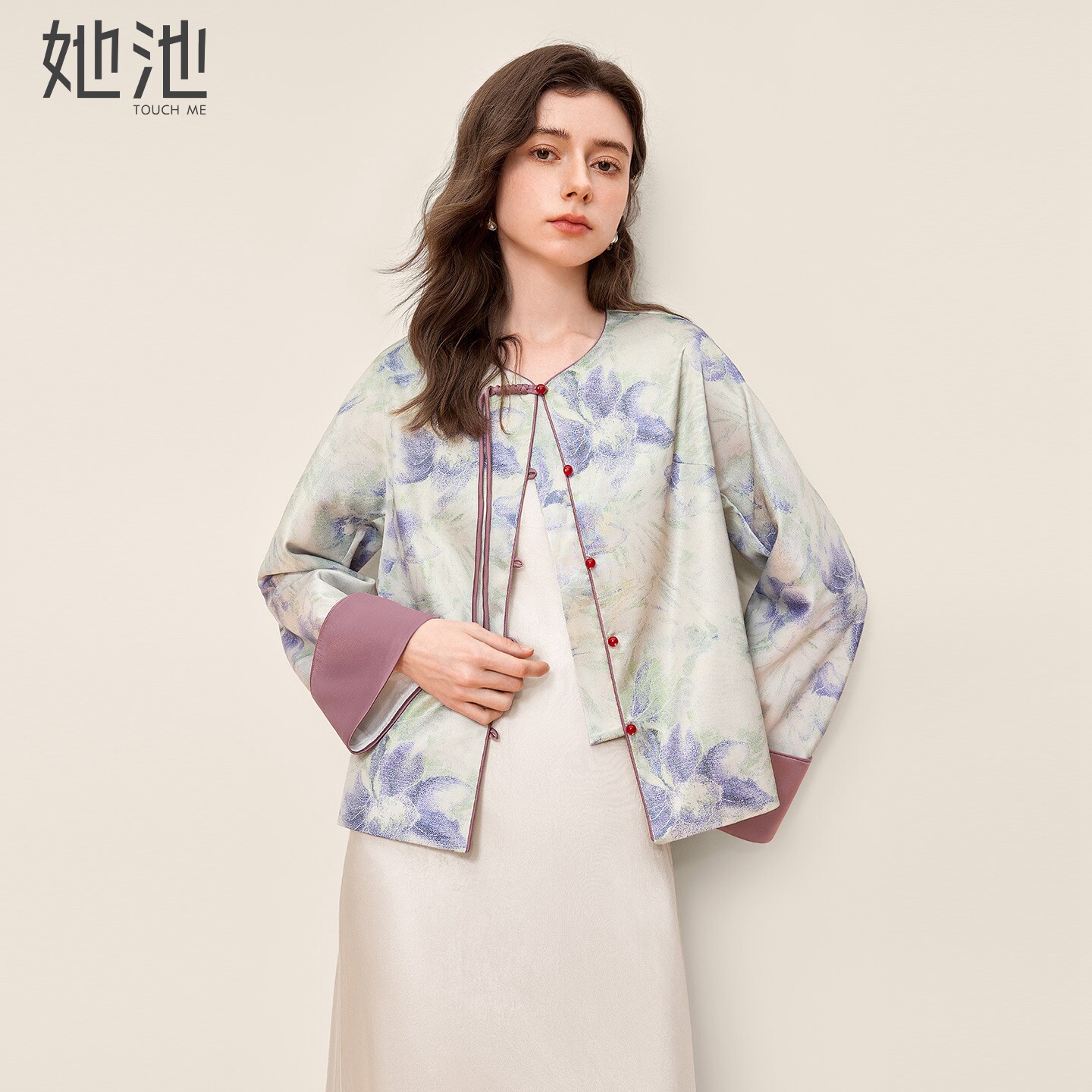 她池新中式外套2026春装新款女装宽松款国风印花单排扣圆领上衣