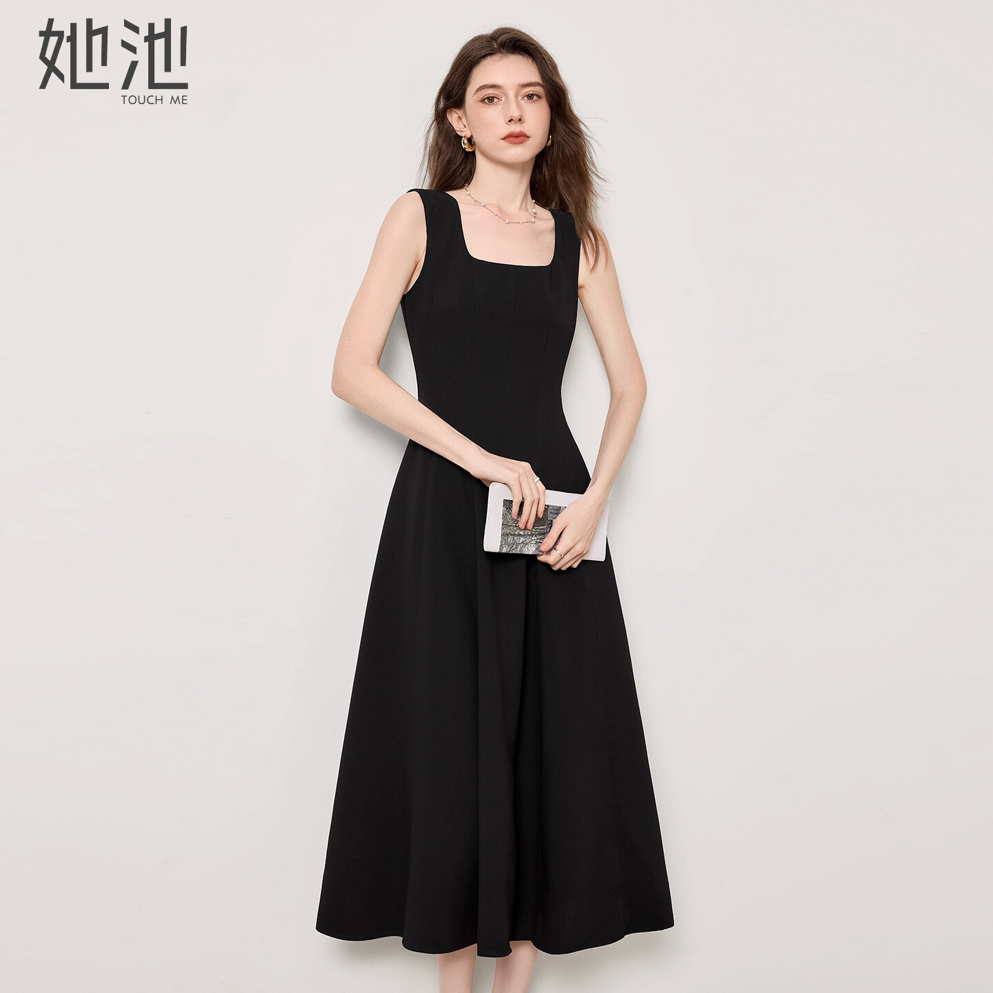 她池方领连衣裙2026夏装新款女装简约风无袖收腰修身显瘦中长裙