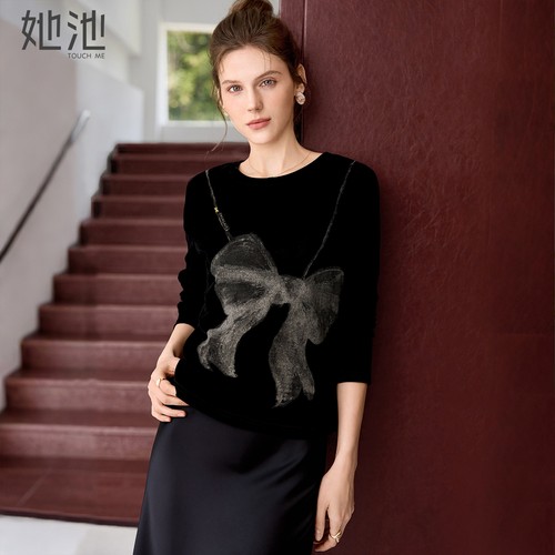 她池印花圆领修身套头正肩打底衫