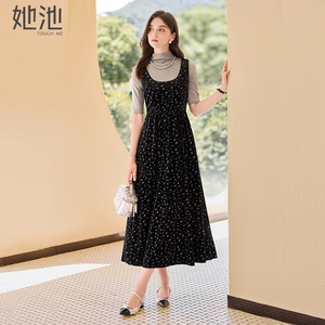 她池法式丝绒裙2024秋装新款女装修身收腰中长款背带碎花连衣裙