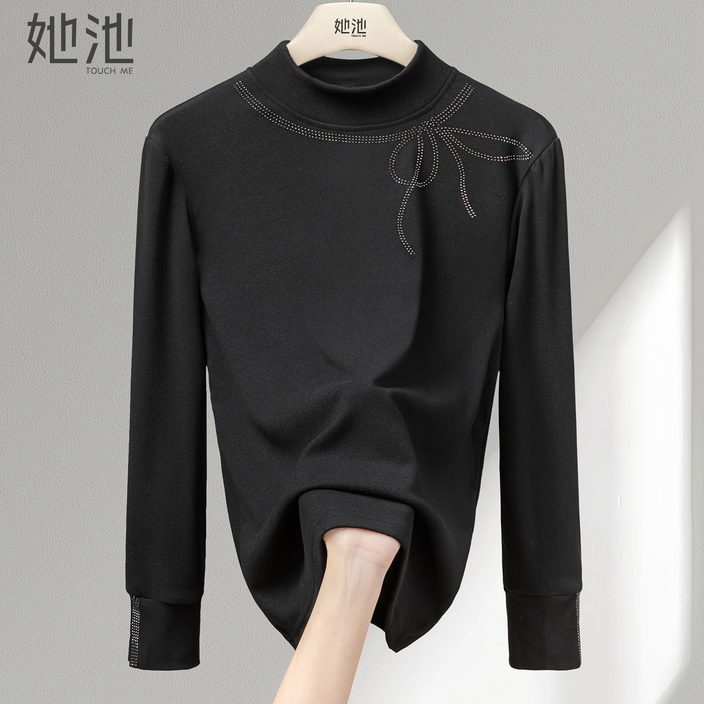 她池烫钻打底衫2025冬装新款女装半高领正肩修身内搭气质短款上衣