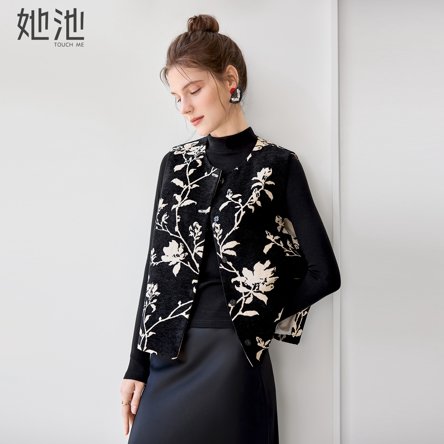 她池宽松款撞色单排扣圆领马夹