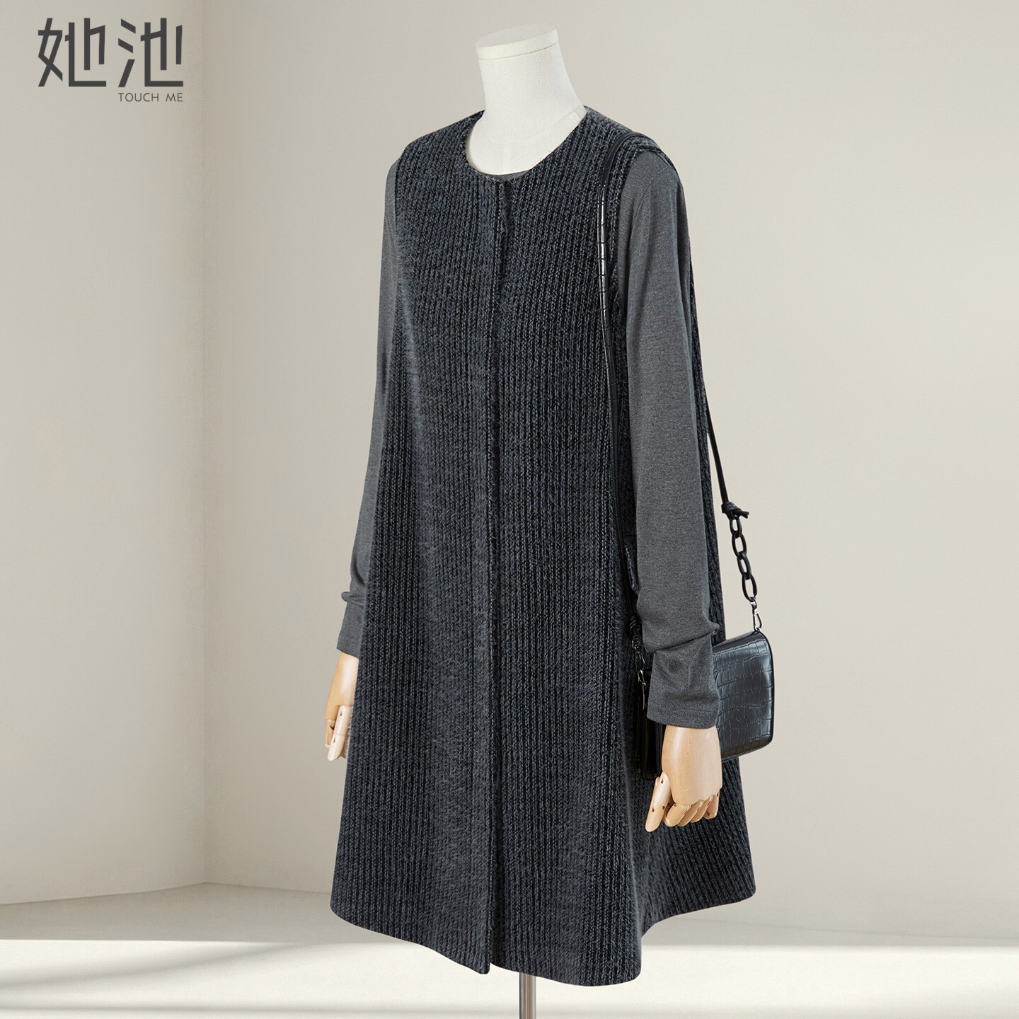 她池简约圆领短款叠穿无袖连衣裙