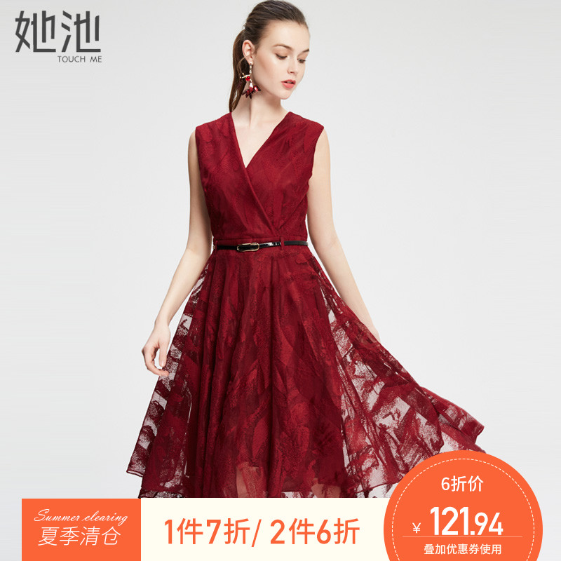 她池2018年新款女装夏装气质高雅V领无袖红色百褶连衣裙T82Z0453