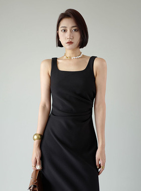 通勤黑色连衣裙春季2024新款女装内搭显瘦压褶收腰开叉U领背心裙