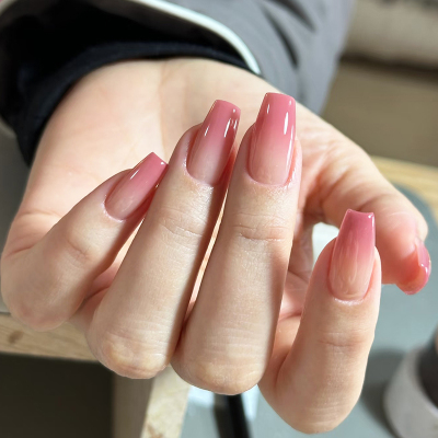 手工蜜桃粉色渐变短款穿戴甲显白