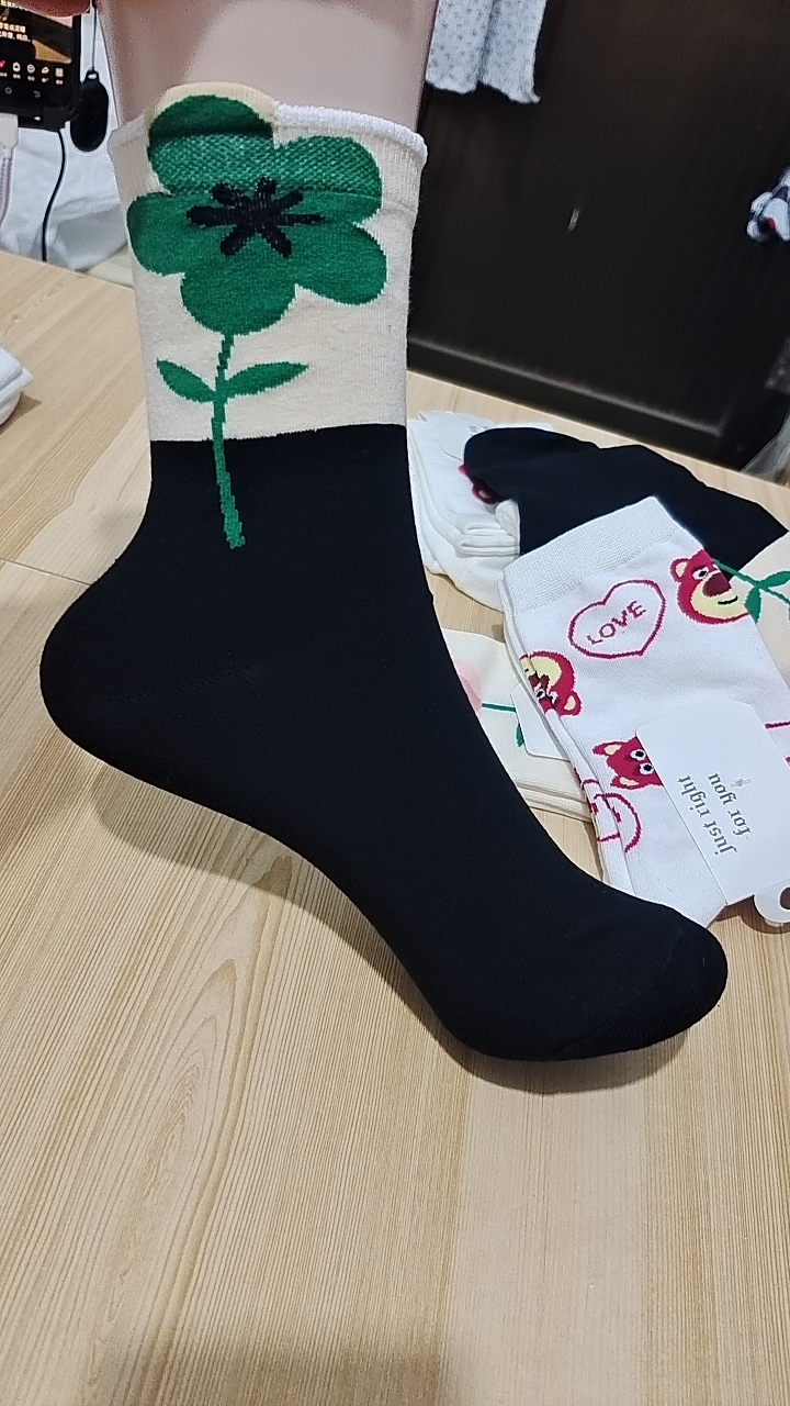 0001四季新款立体花朵袜子日系可爱女士中筒纯棉长袜新潮袜子款