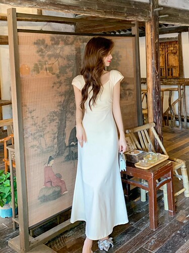70不是 法式长裙连衣裙女装初春夏季新款收腰包臀针织鱼尾裙七十