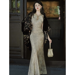 从一【金玉繁华】新中式u领无袖连衣裙气质女鎏金图腾亮片裙时刻