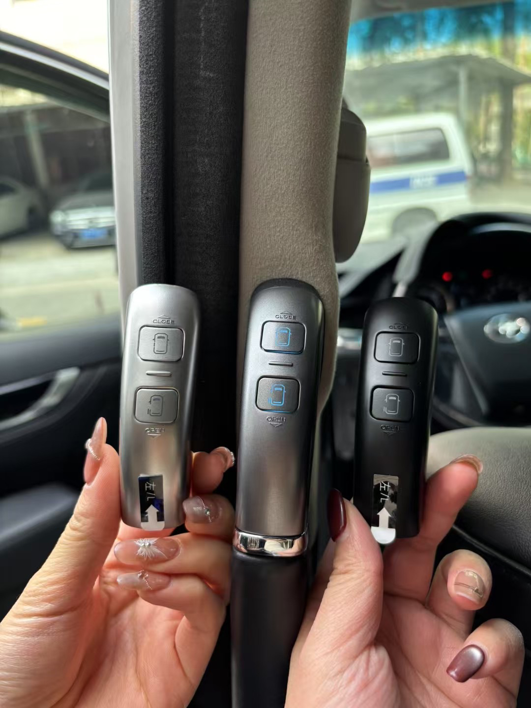 适用于丰田埃尔法/威尔法电动中门按键30系皇冠中门开关按键改装