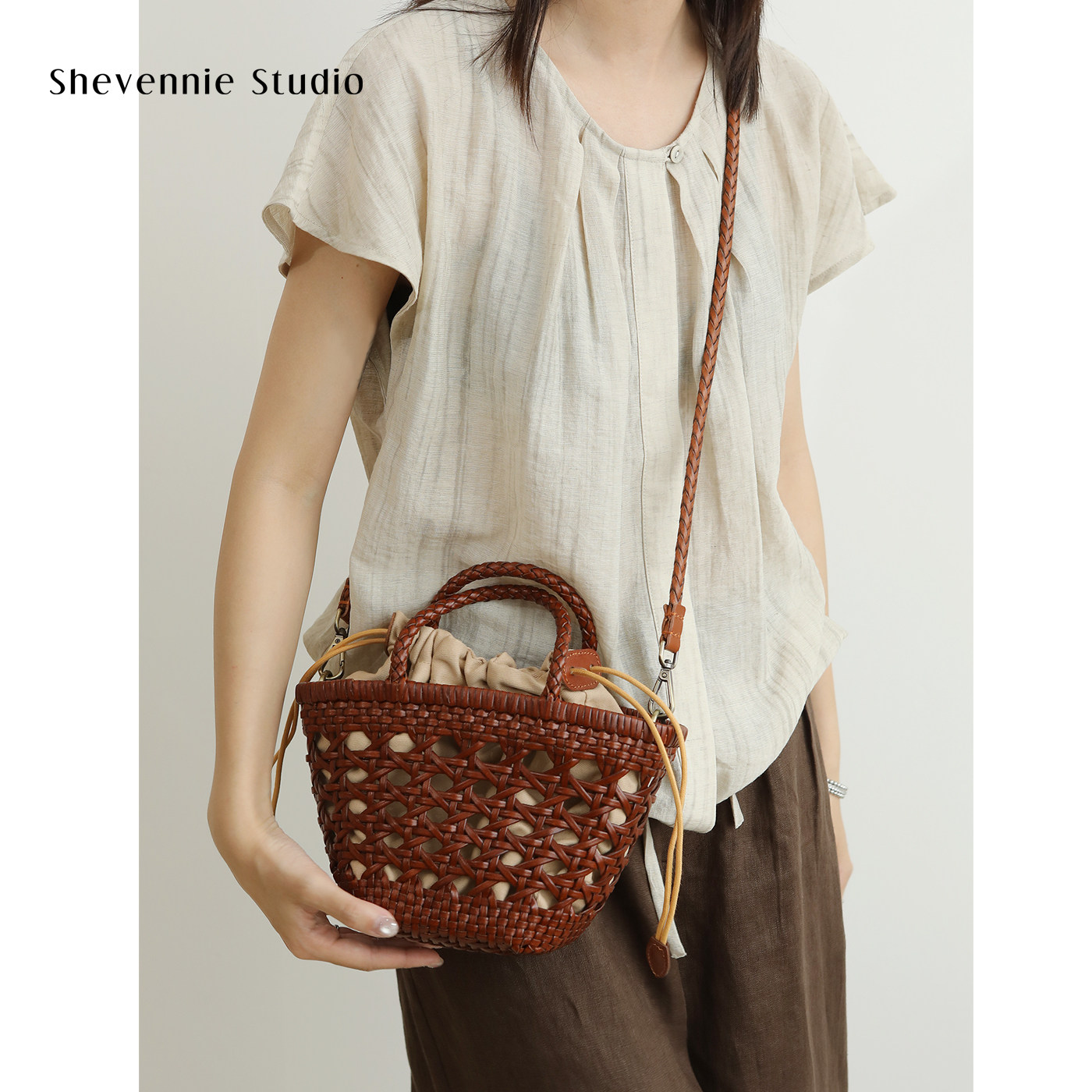 shevennie2026新品 复古手工牛皮编织单肩斜垮编织包菜蓝子托特包