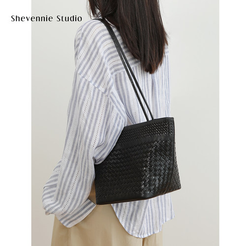 shevennie 通勤手工编织黑色头层羊皮手提单肩大容量水桶包托特包