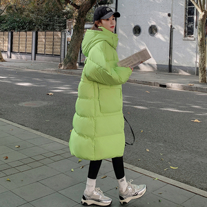 独特超好看果绿色羽绒服女冬季2025新款高级感过膝中长款保暖外套图片