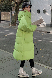 独特超好看果绿色羽绒服女冬季2025新款高级感过膝中长款保暖外套图片
