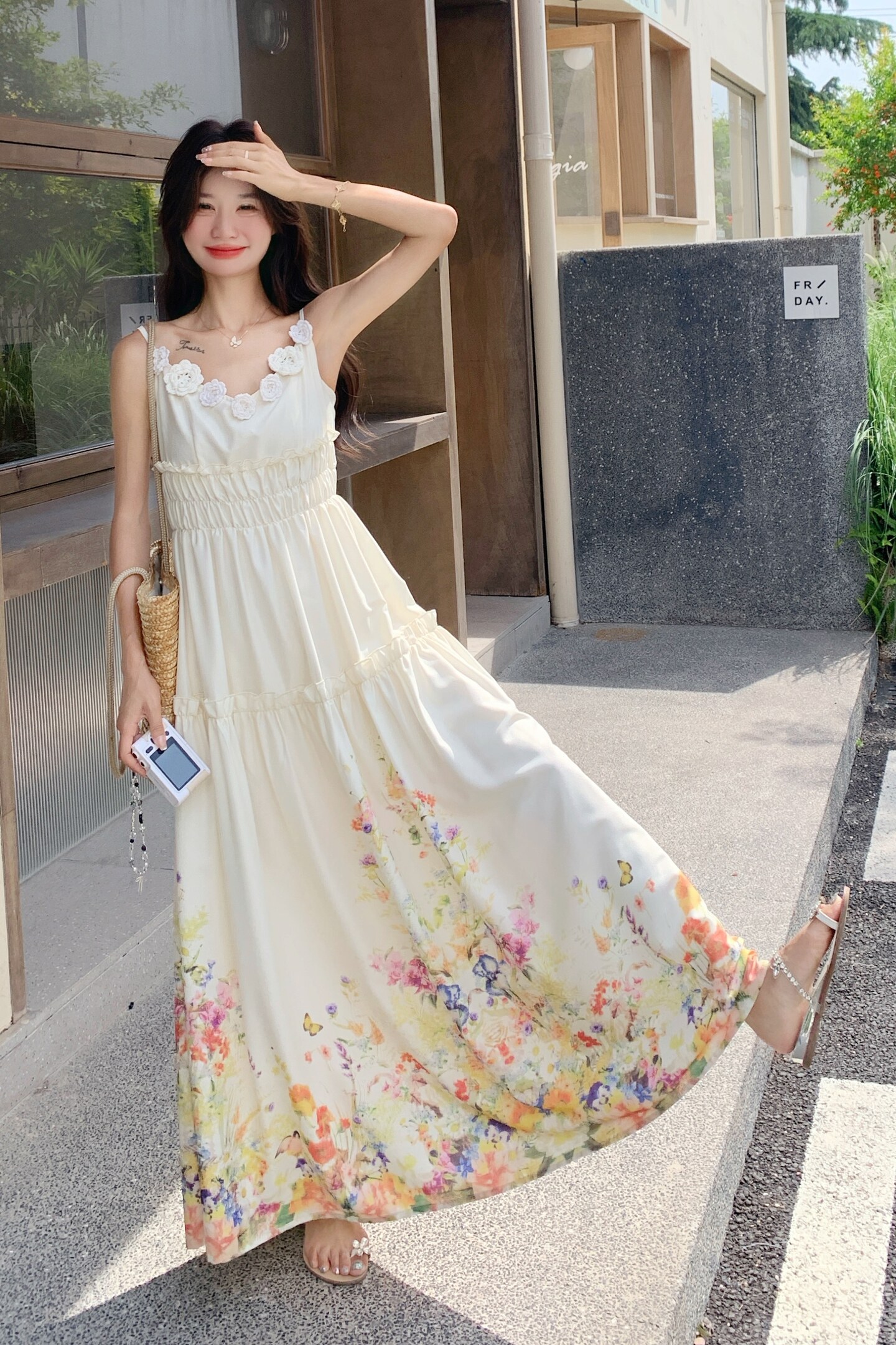 法式浪漫度假风连衣裙女2025夏新款清纯系甜美风立体花朵吊带长裙,女装连衣裙,Yologo