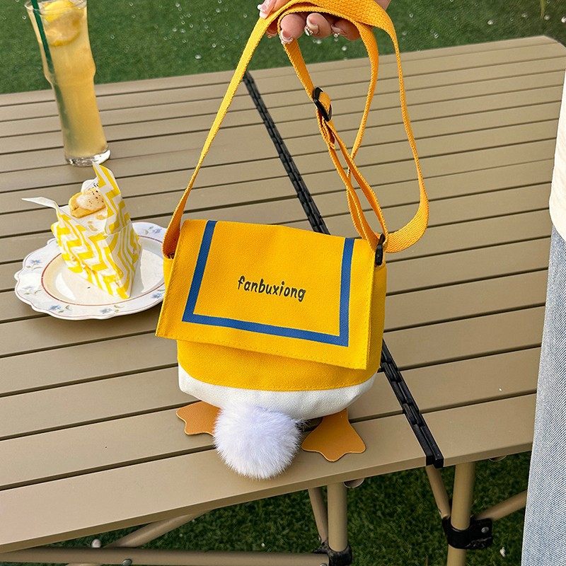 女士斜挎包新款可爱卡通鸭屁屁单肩女包个性帆布包潮流手机女士