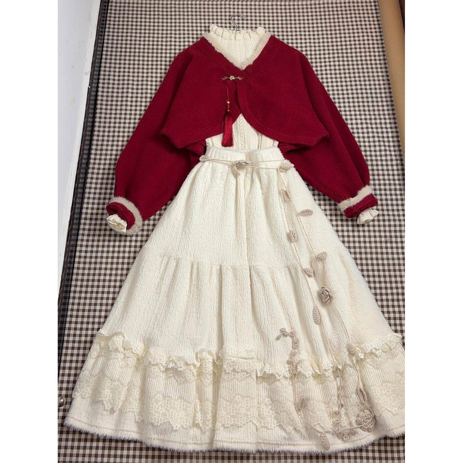 朱砂痣 中式气质红色短款毛衣+针织打底衫+蕾丝拼接半裙三件套女