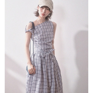 法式复古显瘦超好看斜肩一字肩扭结不对称长款格子连衣裙子女夏季