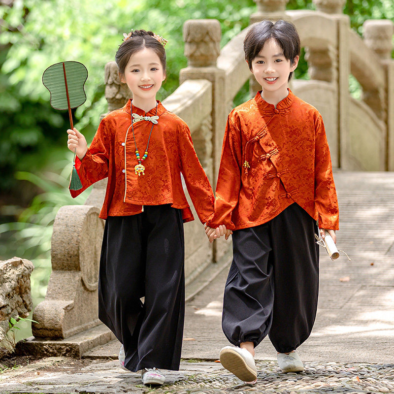 中国风橘色古装汉服表演服