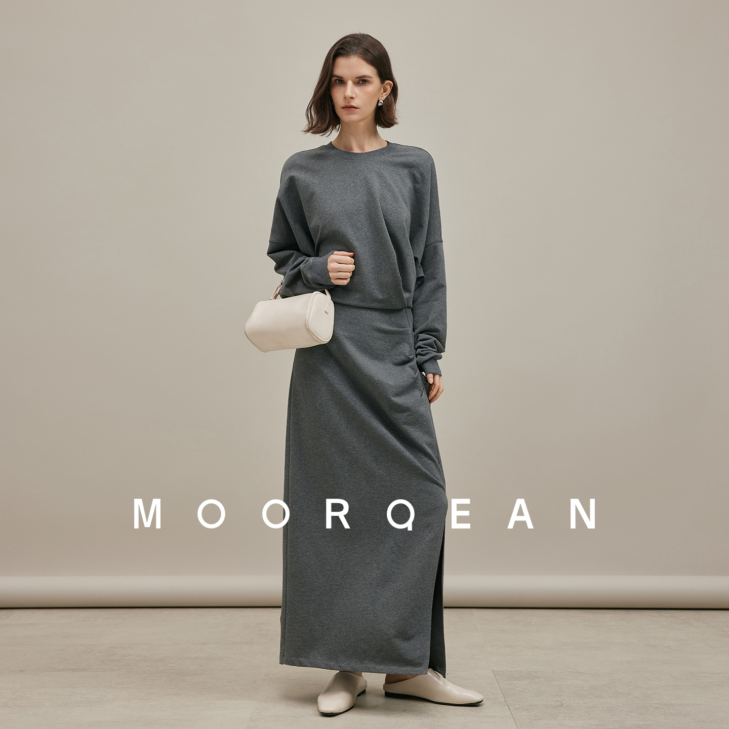 MOOR QEAN/摩乔 进口长绒棉慵懒针织圆领长袖&斜边开叉连衣裙女