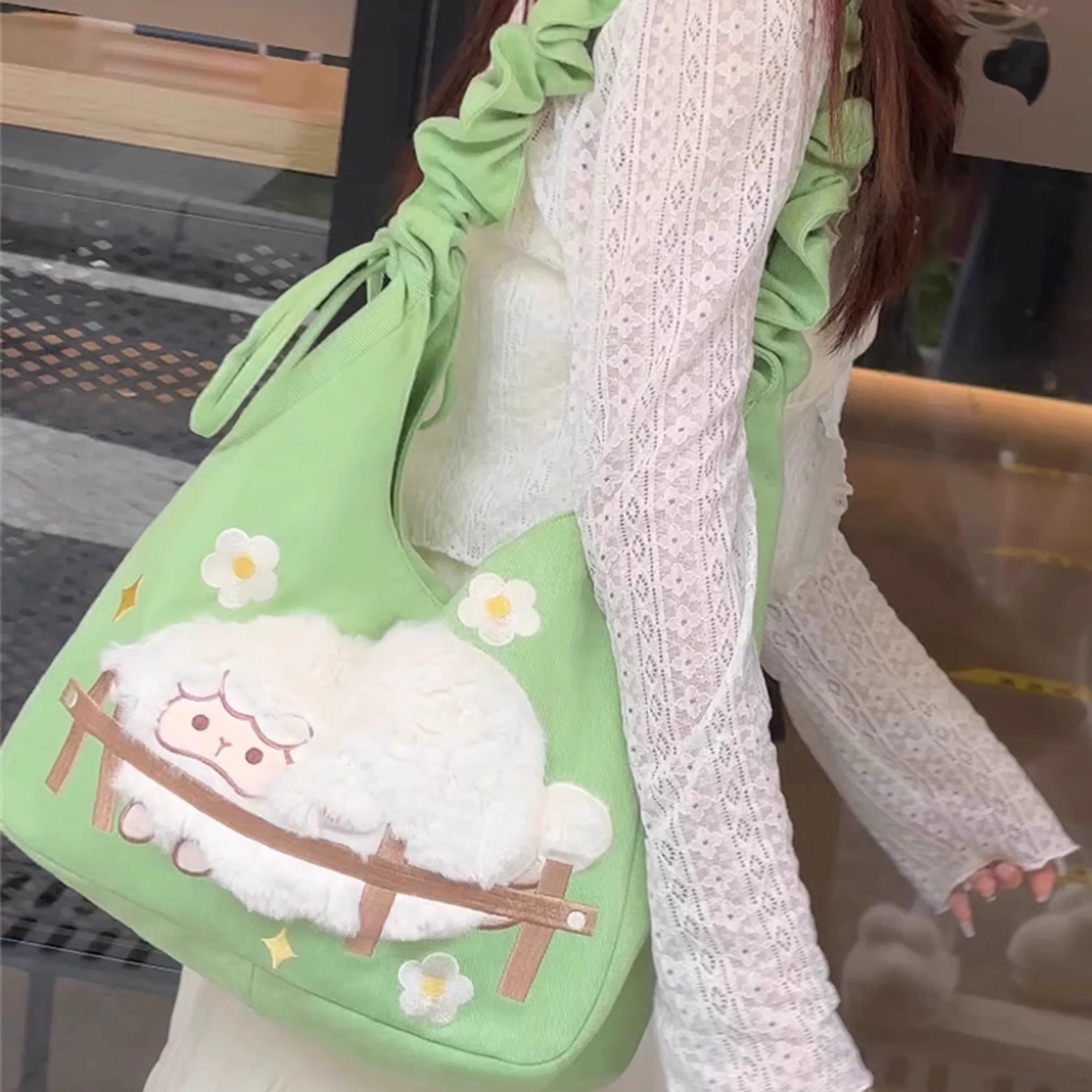 2024新款可爱花园小羊学生通勤简约百搭单肩斜挎包大容量手提包,箱包皮具/热销女包/男包,通用款女包,淘宝优惠券,粉丝福利购,淘宝优惠卷