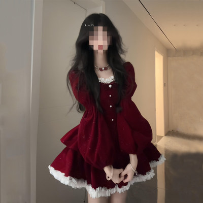 富家千金甜辣妹红色丝绒