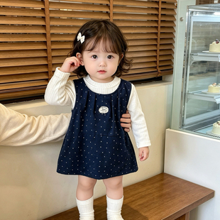 女宝宝背带裙套装2026新款春秋款女童洋气甜美爱心连衣裙两件套