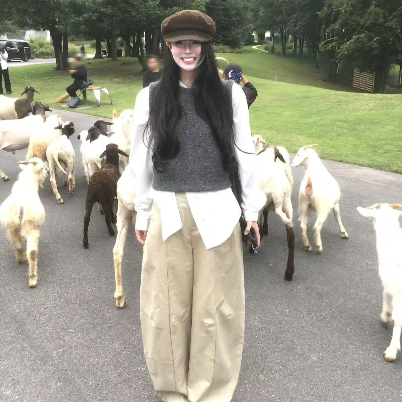 2025新款复古新款白色圆领长袖衬衫女秋冬叠穿百搭针织背心两件套