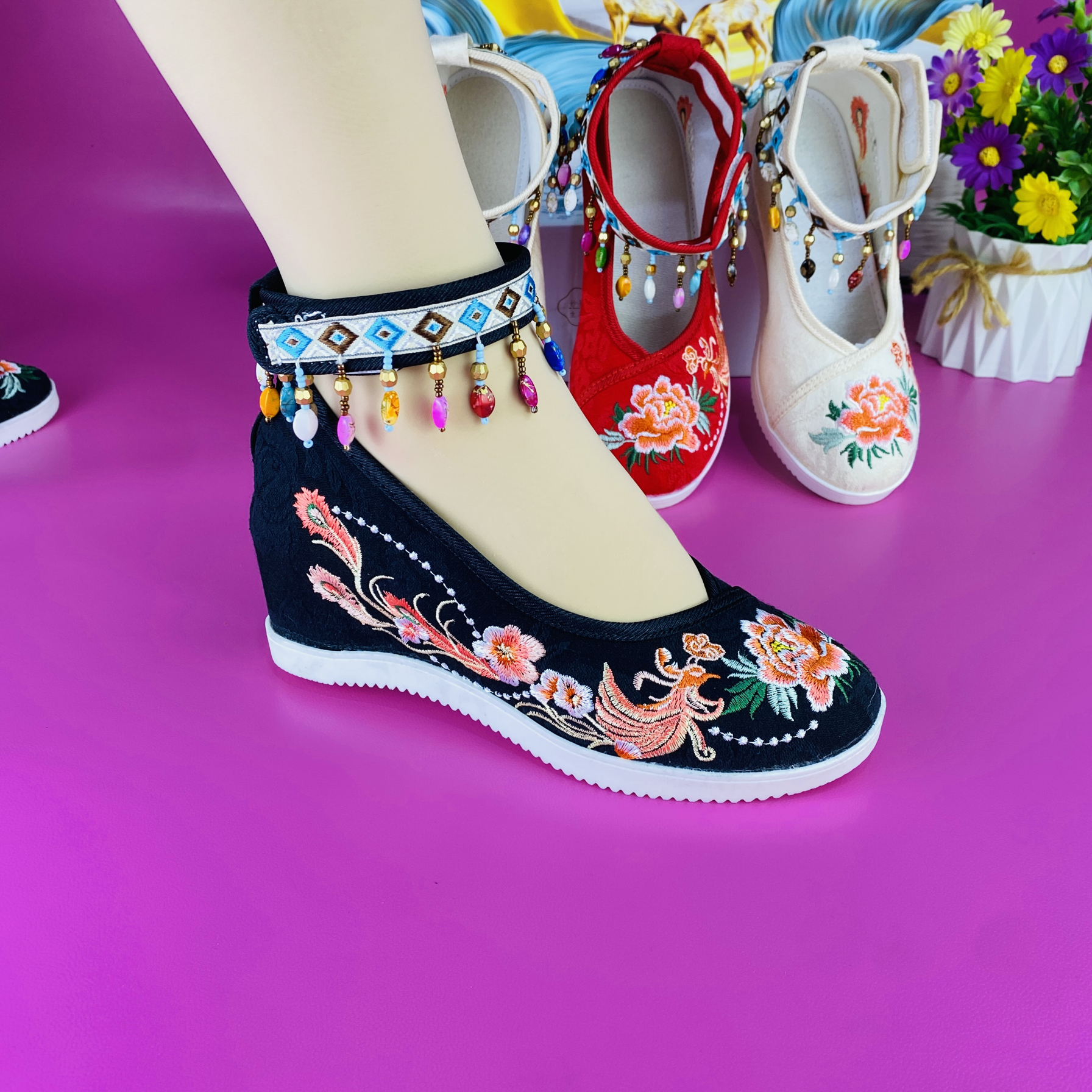 春秋款绣花鞋女民族风流苏跟搭配旗袍古风广场舞蹈鞋老北京布鞋女