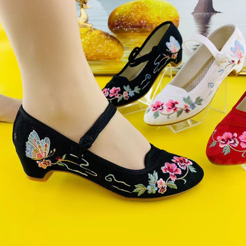 刺绣花布鞋老北京广场舞妈妈鞋