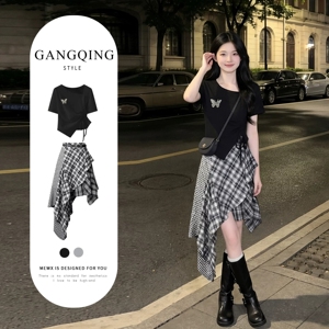 韩系夏季穿搭不规则连衣裙女2026超火夏装一整套小个子格纹掐腰裙