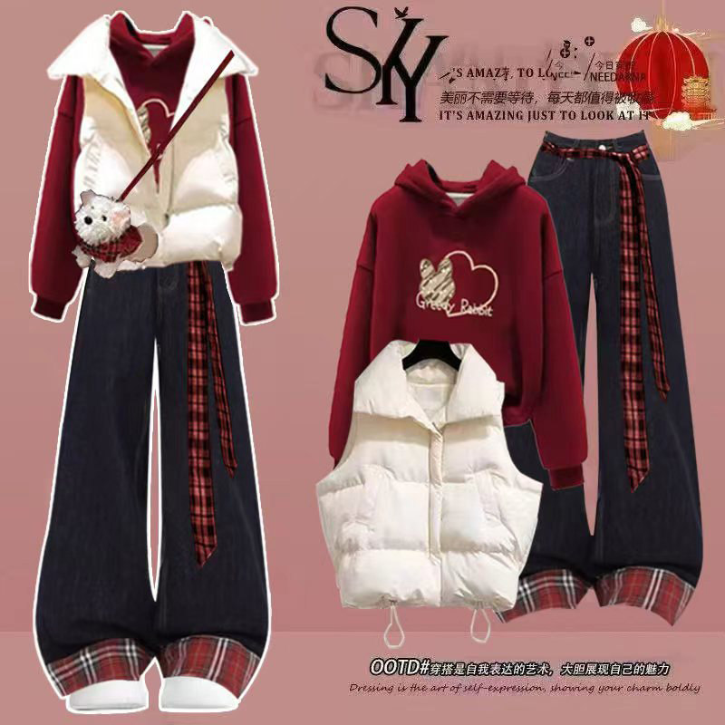 2025秋冬套装女红色圣诞氛围感加绒卫衣马甲棉服洋气牛仔裤三件套,女装/女士精品,时尚套装,淘宝优惠券,粉丝福利购,淘宝优惠卷