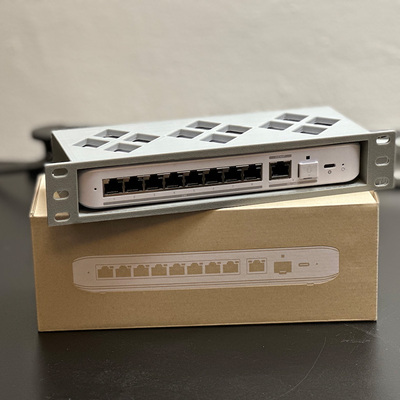 Ubiquiti Unifi Flex 2.5G 8口交换机10英寸机架安装支架可定制