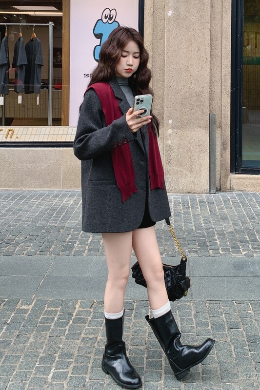 【现货】新加色含羊毛30%毛呢外套B001-8317P165控248配披肩,女装毛呢外套,依依服饰