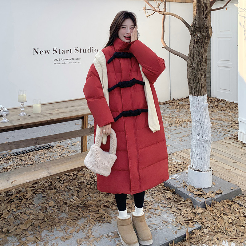 超好看红色立领带围巾羽绒服女冬2024年新款流行爆款90白鸭绒外套,女装羽绒服,依依服饰
