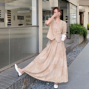 今年流行漂亮时尚扎染时尚套装裙女夏新中式短袖上衣半身裙两件套图片