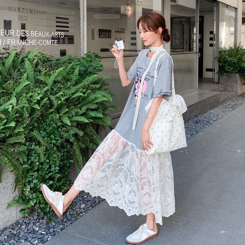 现货！灰色卡通印花宽松蕾丝拼接T恤连衣裙8065-P125控188，女装连衣裙，依依服饰