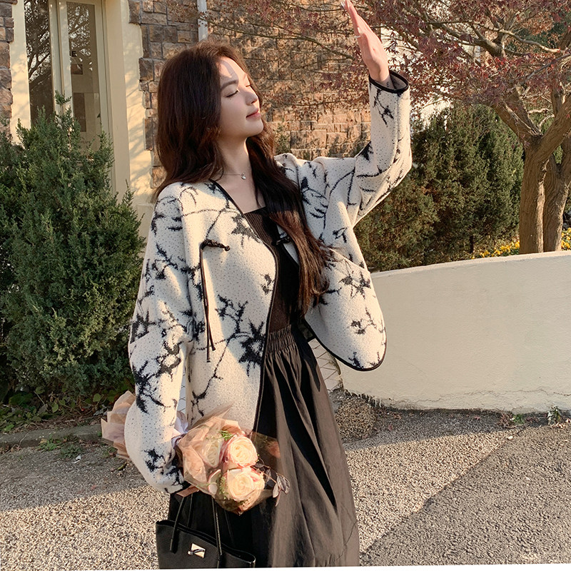 新中式国风短款黑白印花外套女春秋2025超火好看高级小众夹克上衣,女装短外套,依依服饰